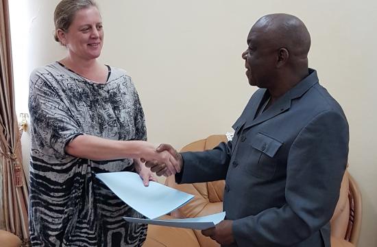 SIGNATURE DU PROTOCOLE D’ACCORD AVEC MADAME BROWN ANDREA, DIRECTRICE GENERALE DE LA SOCIETE D’EXPLORATION PETROLIERE SUD AFRICAINE DIG OIL