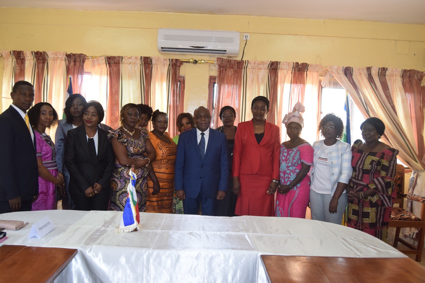 LE MINISTRE DES MINES ET DE LA GÉOLOGIE REÇOIT LES MEMBRES DU BUREAU EXECUTIF DE L’ASSOCIATION DES FEMMES DU SECTEUR MINIER DE CENTRAFRIQUE 