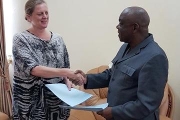 SIGNATURE DU PROTOCOLE D’ACCORD AVEC  MADAME BROWN ANDREA, DIRECTRICE GENERALE DE LA SOCIETE D’EXPLORATION PETROLIERE SUD AFRICAINE DIG OIL