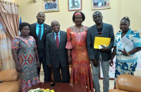 SIGNATURE D’UN CONTRAT DE PARTENARIAT ENTRE L’ASSOCIATION DES FEMMES DU SECTEUR MINIER DE CENTRAFRIQUE ET LA COMPAGNIE CENTRAL AFRICAN NATURAL RESOURCES CORPORATION LIMITED